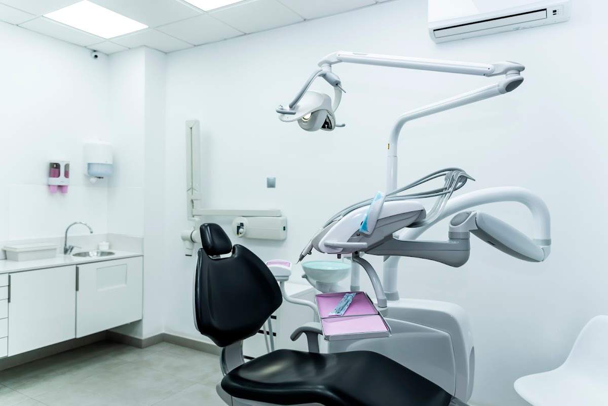 Clínica Dental Grupo Dental Clinics Fuengirola | Dr. Ariel Bilbao
