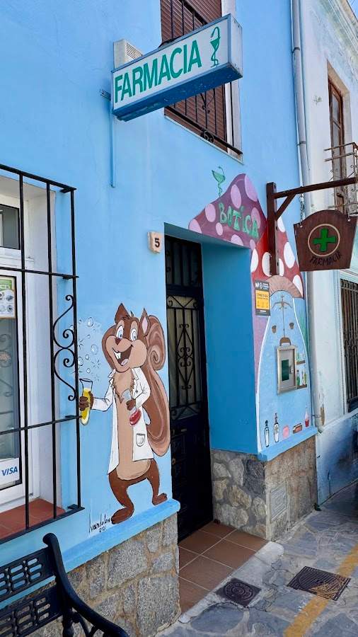 Bar y tienda casa blanca