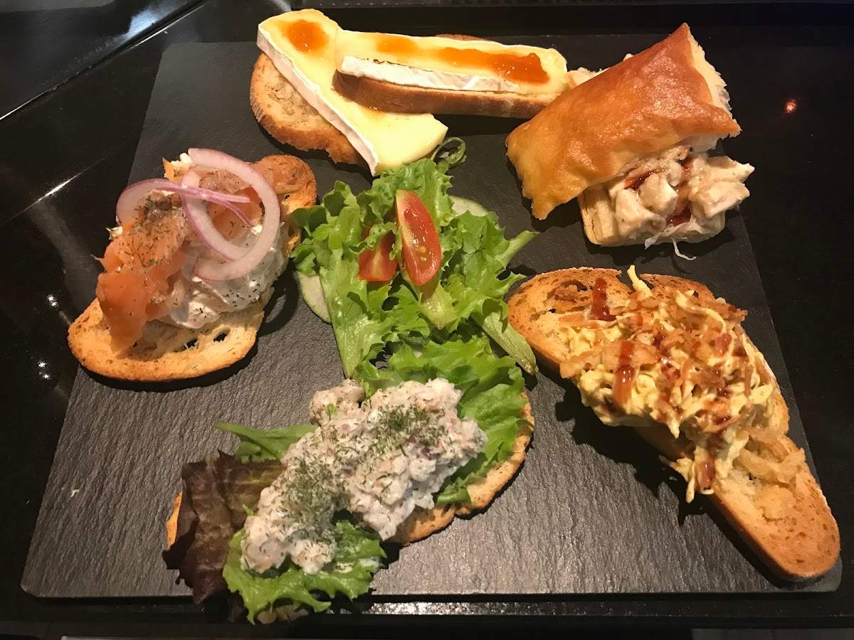 Ela's Tapas & Salads