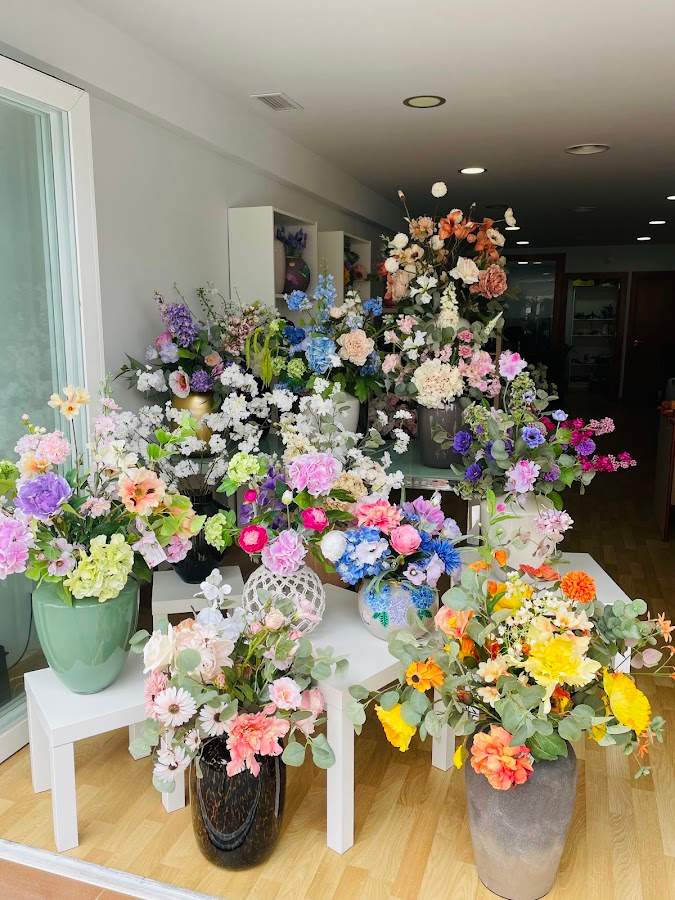 Costa Silk flower artists