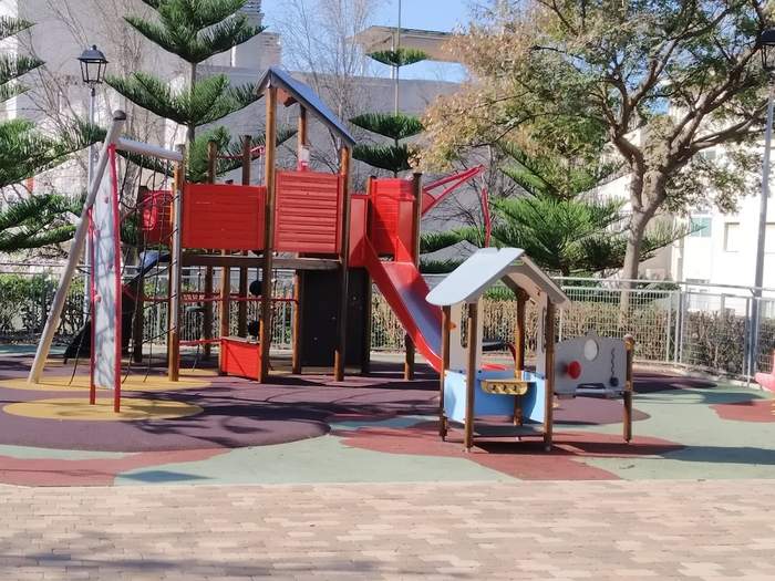 Parque infantil público "Faro"