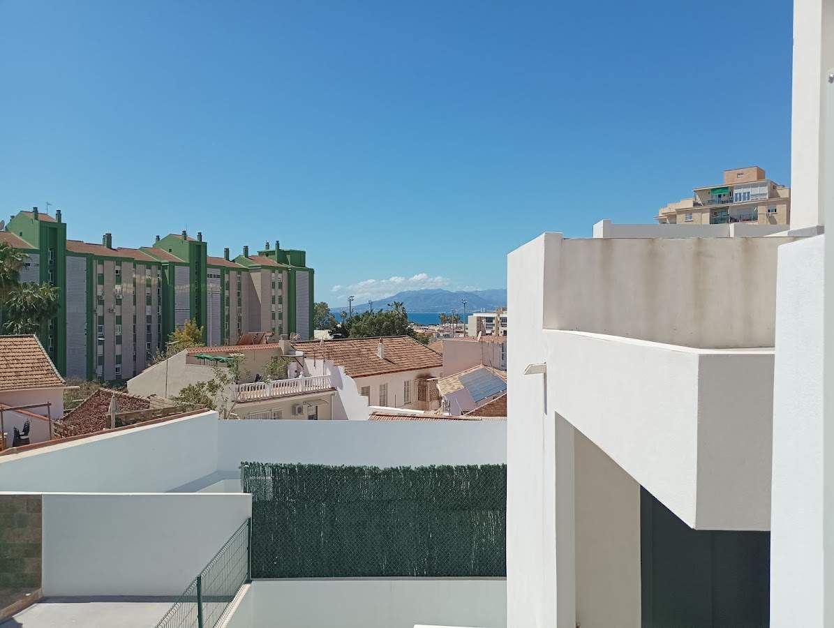 Apartamentos La Pelusa. Holiday Apartment Rental. Málaga Este 5 minutes to the beach on foot.