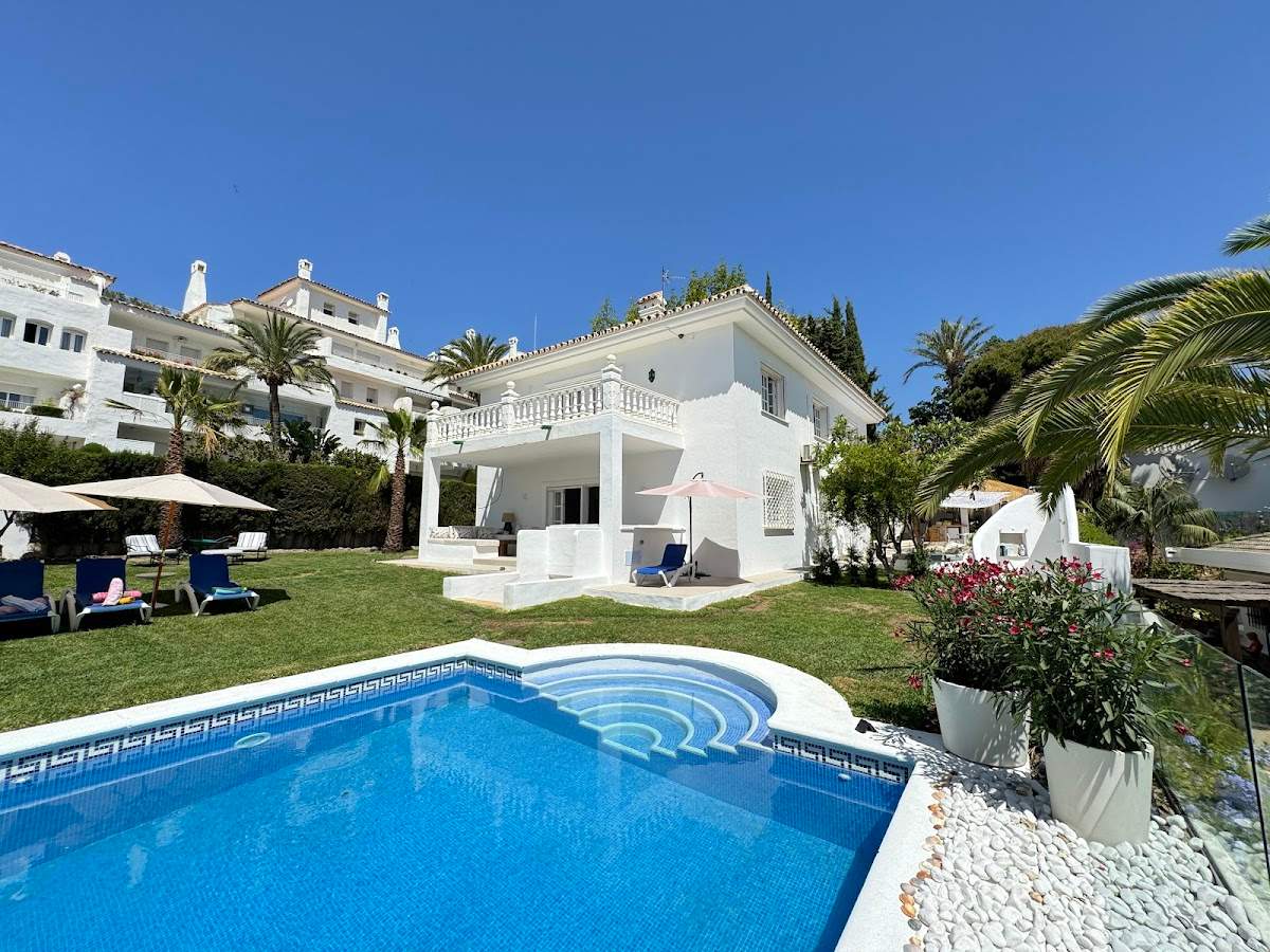 Aurora Boutique House