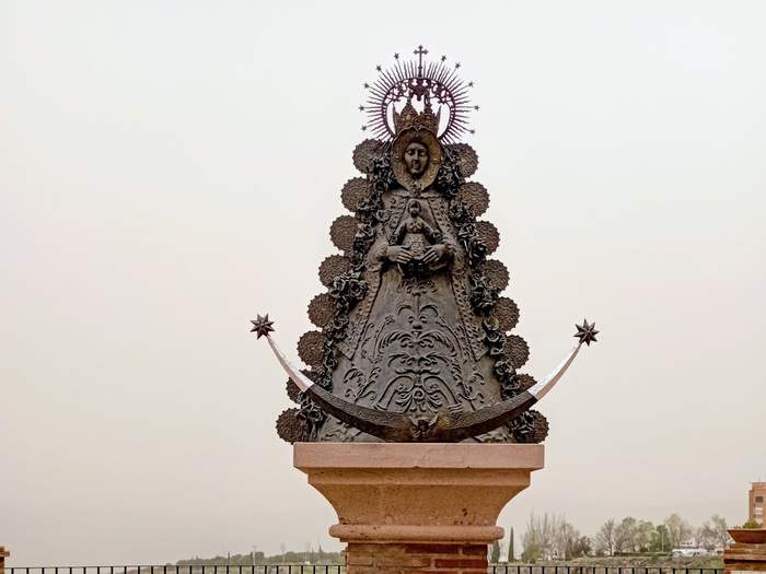 Monumento a la Virgen del Rocío