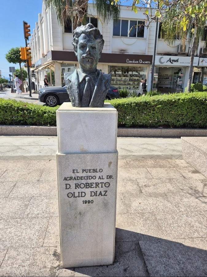 Monumento A Roberto Olid Diaz