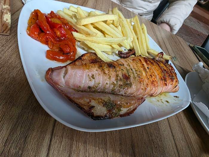 La revuelta tapas y mas Marbella
