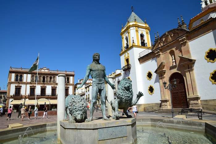 Fuente y estatua de Hércules
