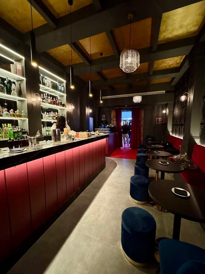 Old Fashioned Cocktail Bar