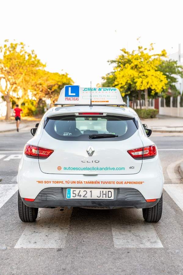 Autoescuela en Marbella online Click & Drive.