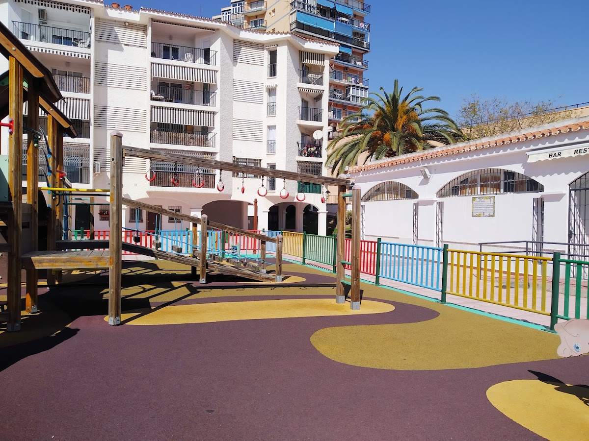 Parque infantil público "Los Porches"