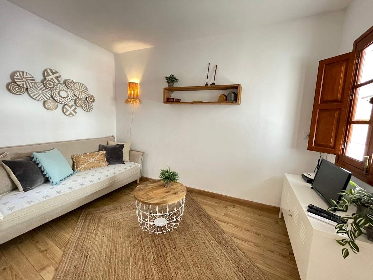 Los Nidos Apartments