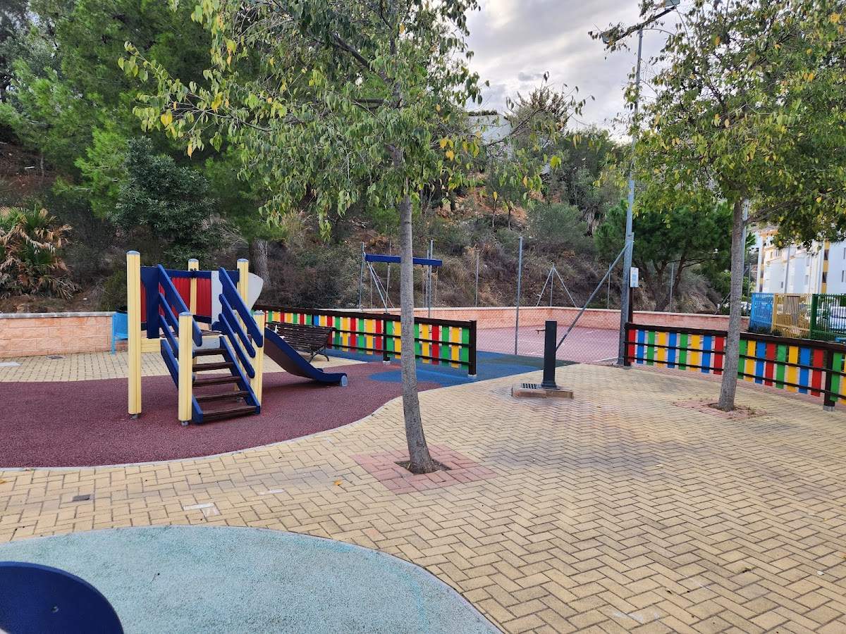 Parque infantil público "Retamar"