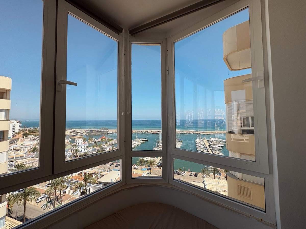 Best location,2 bedroom apartment Estepona puerto